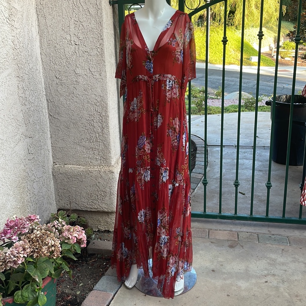 Johnny was Drexl Maxi Dress floral print and an ultra-feminine, flowy silhouette - Picture 14 of 14
